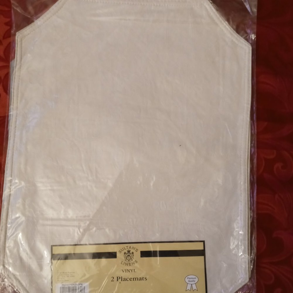 Table Linen Bundle -(pre-loved) - Picture 3 of 4